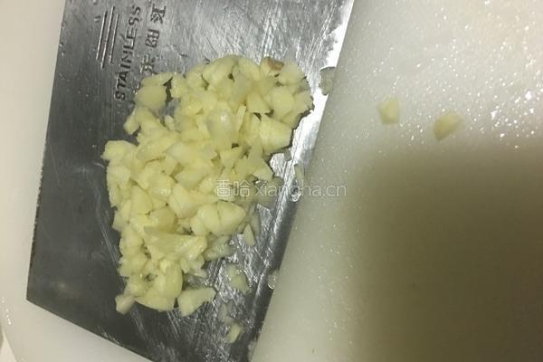 芝麻酱凉拌枸杞叶的做法图解4