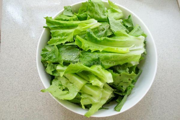 鲮鱼油麦菜的做法图解1
