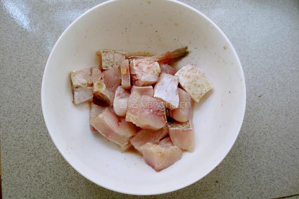 豆腐烧鲢鱼的做法图解2