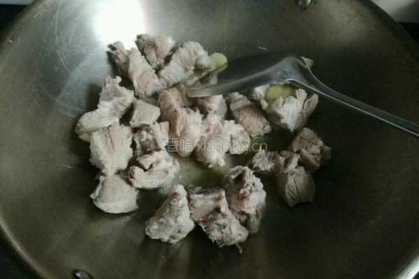 竹笋炖排骨的做法图解7