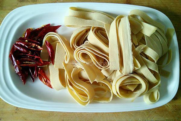 干豆腐炒韭菜的做法图解3