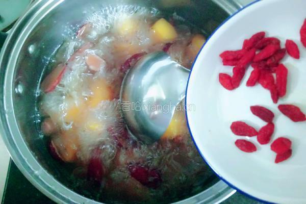 银耳桂圆汤的做法图解6