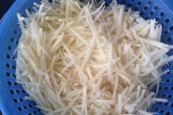 土豆鸡蛋面的做法图解1