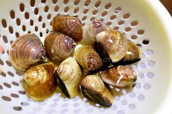 豆腐蛤蜊汤的做法图解1