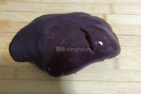 木耳炒猪肝的做法图解1