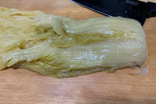 酸菜汆白肉的做法图解1