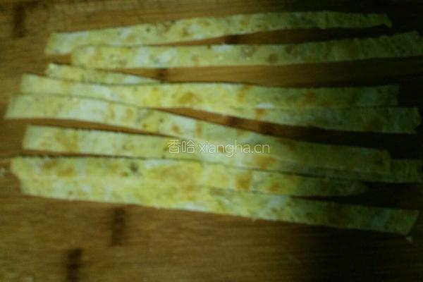 金枪鱼紫菜包饭的做法图解4