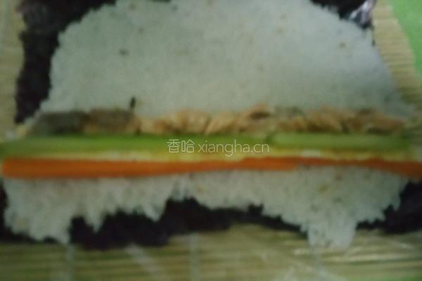 金枪鱼紫菜包饭的做法图解7