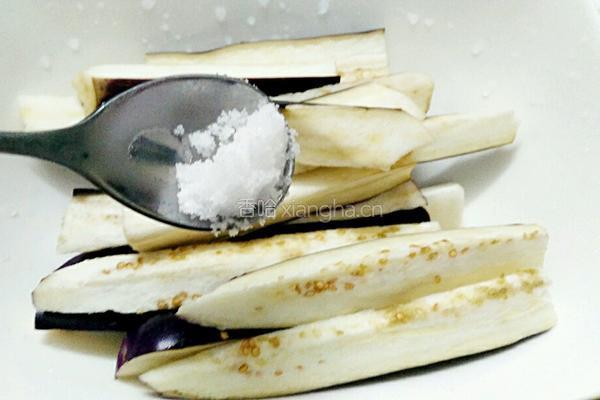 蚝油烧茄子的做法图解2
