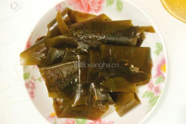 海带大骨汤的做法图解1