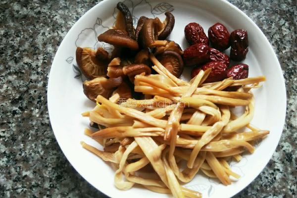 炖鸡肉的做法图解2