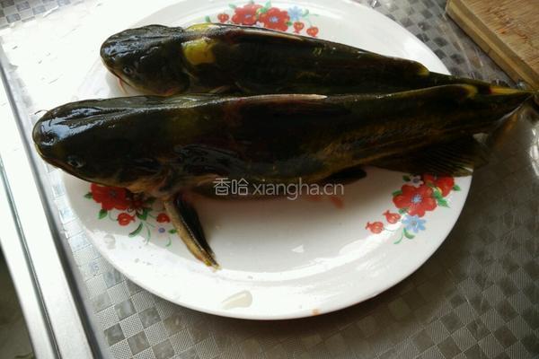 黄颡鱼炖豆腐的做法图解1