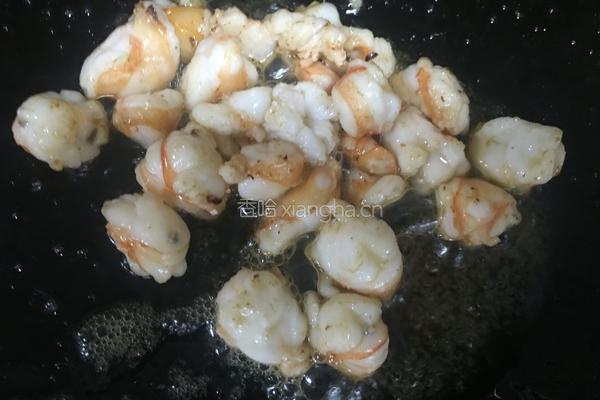胡萝卜玉米虾仁炒饭的做法图解6