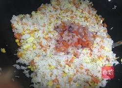 胡萝卜玉米虾仁炒饭的做法图解9