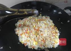 胡萝卜玉米虾仁炒饭的做法图解11