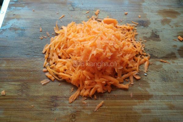 香菇猪肉胡萝卜饺子的做法图解2