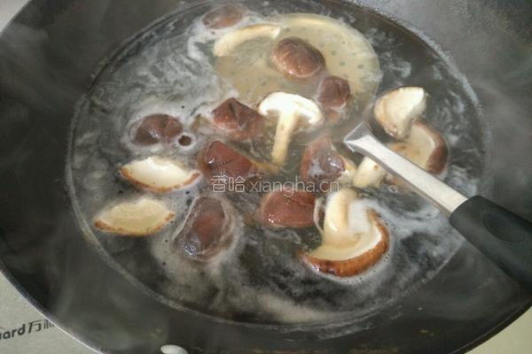 香菇猪肉胡萝卜饺子的做法图解3
