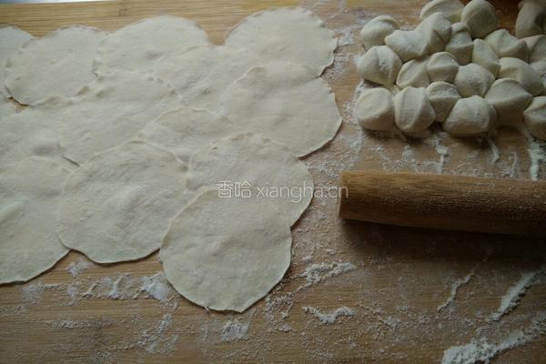 香菇猪肉胡萝卜饺子的做法图解7