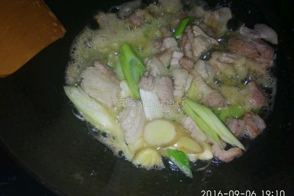 五花肉炒腐干的做法图解4