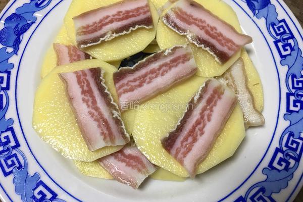 土豆蒸肉的做法图解3