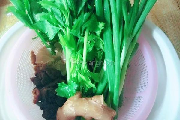 什锦肉馅饺的做法图解1