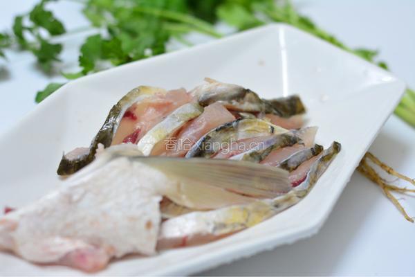 泡椒蒸鱼的做法图解1