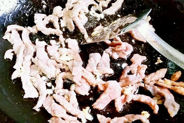肉丝草菇炒花菜的做法图解8