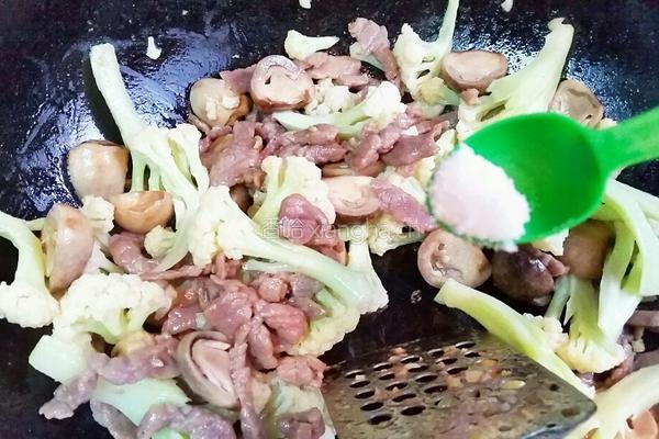 肉丝草菇炒花菜的做法图解10