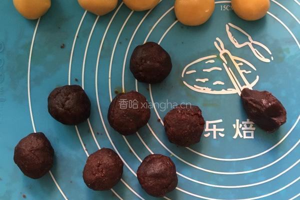 广式蛋黄豆沙月饼的做法图解6