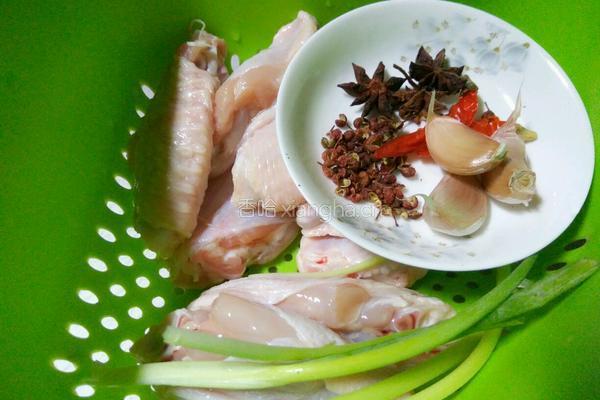 电饭锅盐焗鸡翅的做法图解1