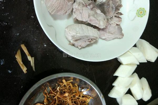 虫草花淮山排骨汤的做法图解4