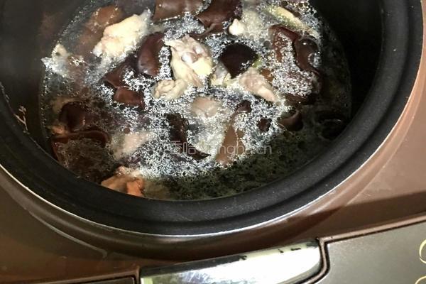 木耳鸡汤的做法图解4