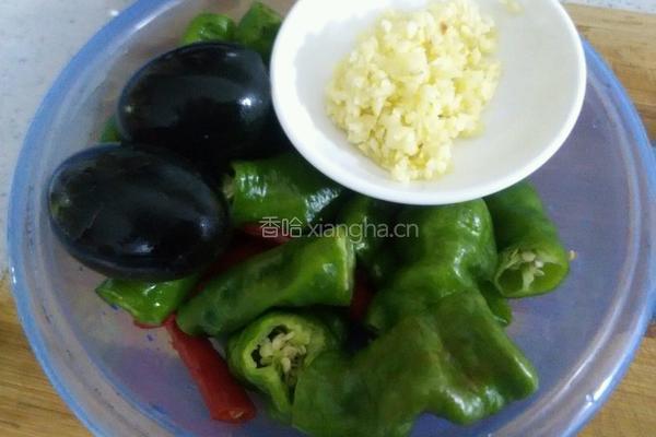 擂辣椒皮蛋的做法图解2