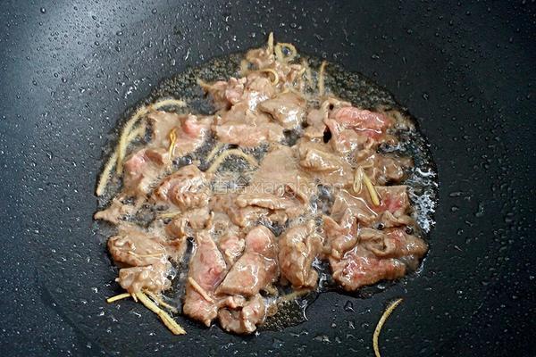 芹菜牛肉的做法图解4