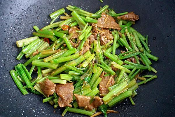 芹菜牛肉的做法图解8