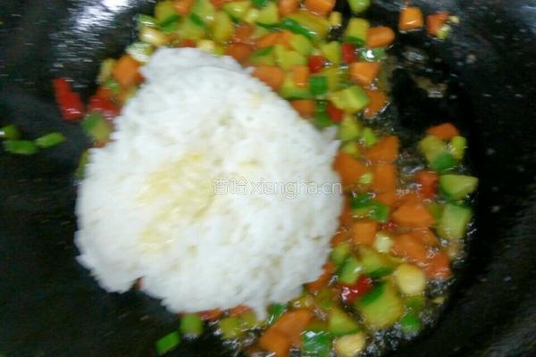 虾仁鸡蛋炒饭的做法图解6