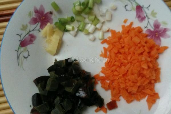 砂锅皮蛋瘦肉粥的做法图解2