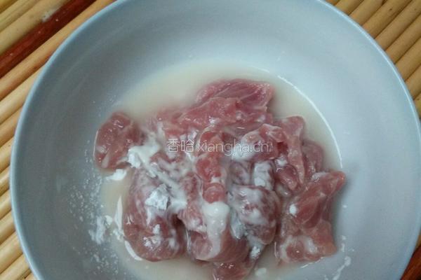 砂锅皮蛋瘦肉粥的做法图解3