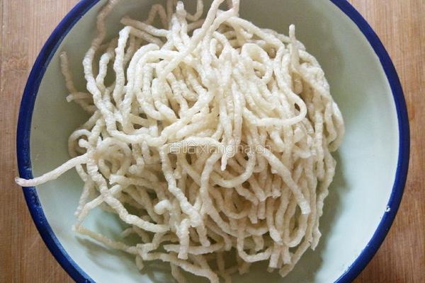 凉拌牛筋面的做法图解1