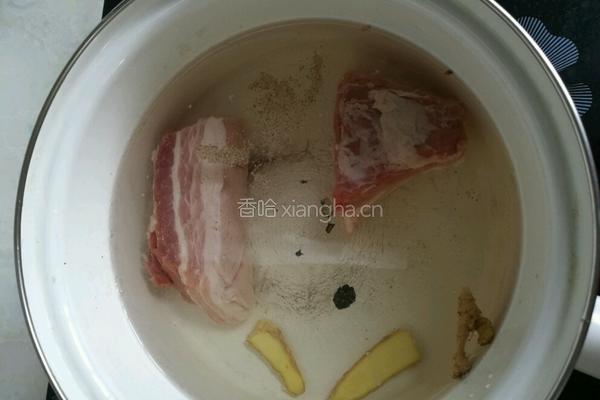 尖椒回锅肉的做法图解1