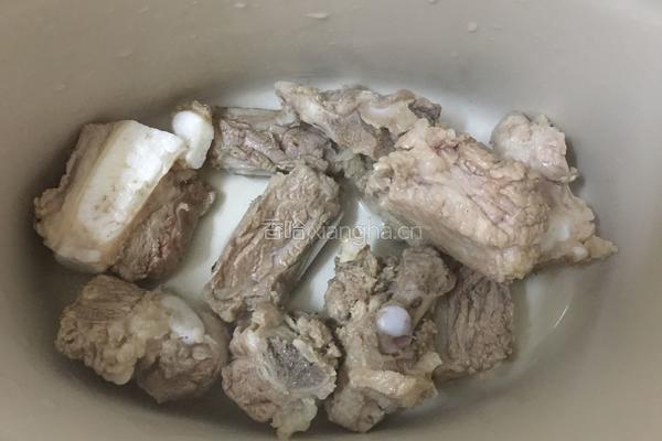 薏米排骨冬瓜汤的做法图解6