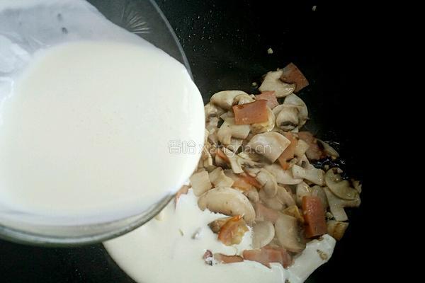 奶油蘑菇意面的做法图解5