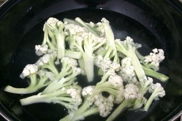青椒炒菜花的做法图解4