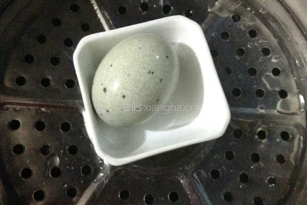 番茄皮蛋汤的做法图解1