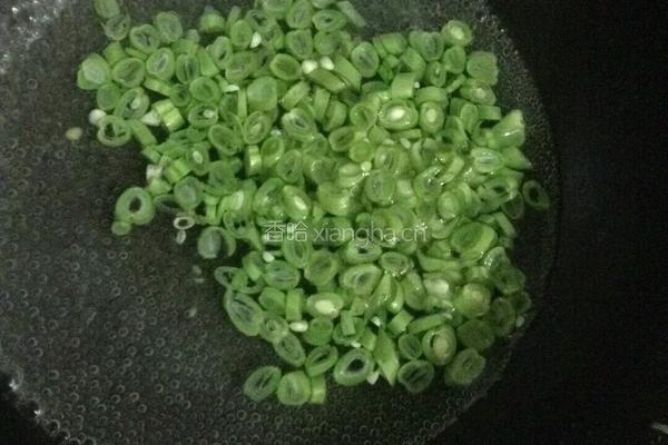 鸡蛋煎豆角的做法图解3