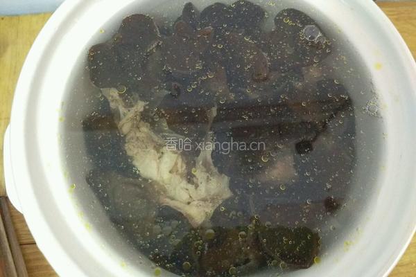 木耳炖鸡的做法图解7