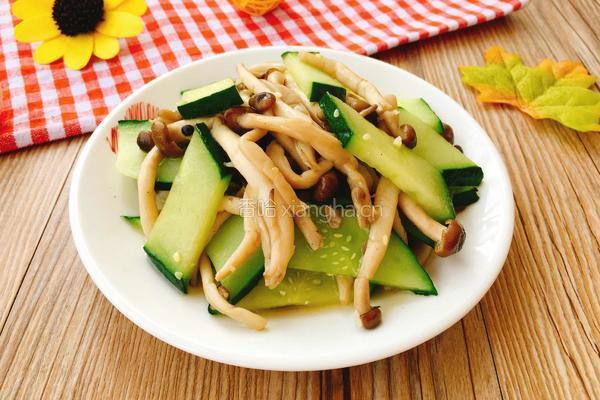 黄瓜炒海鲜菇的做法图解7