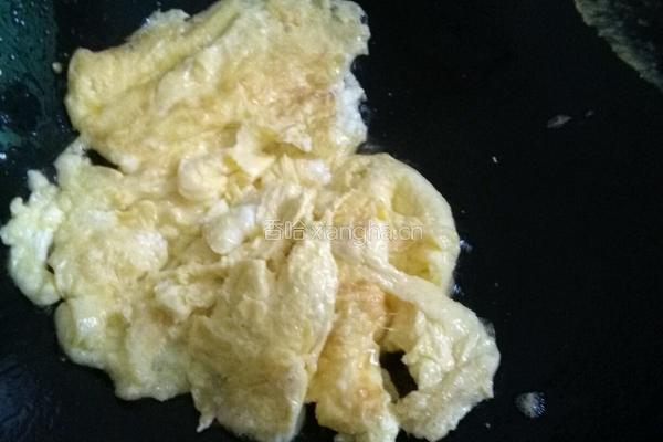 胡萝卜丝炒鸡蛋的做法图解2