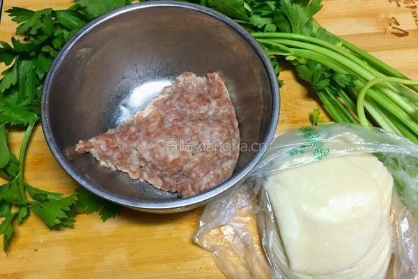 芹菜猪肉馅饺子的做法图解1