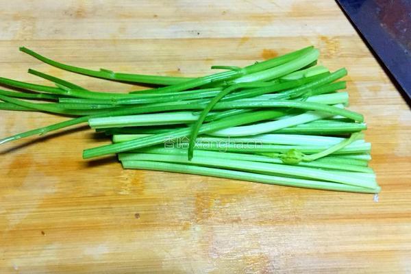芹菜猪肉馅饺子的做法图解2